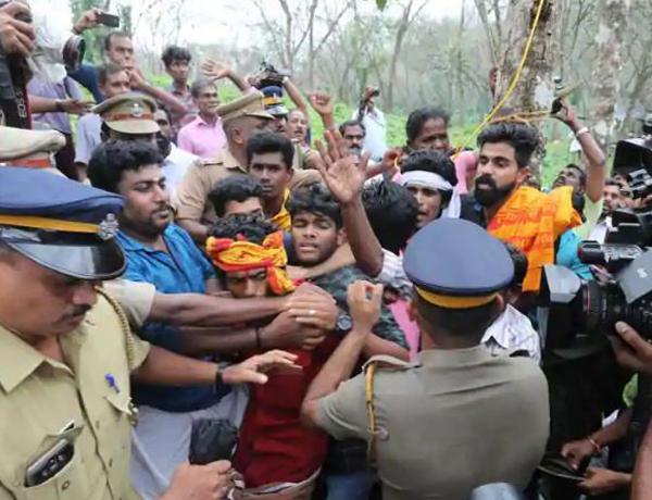 Sabarimala row: Cops fight protesters, journalists heckled