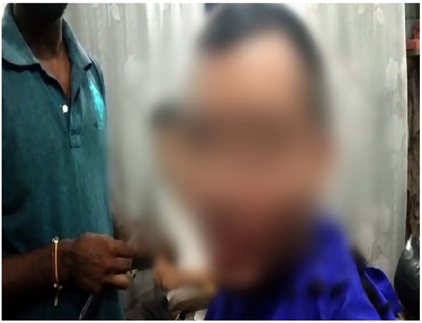 Male boarders of Fakhruddin Ali Ahmed Medical College in Barpeta were seen having a haircut even at odd hours in the night, allegedly at the orders of seniors.