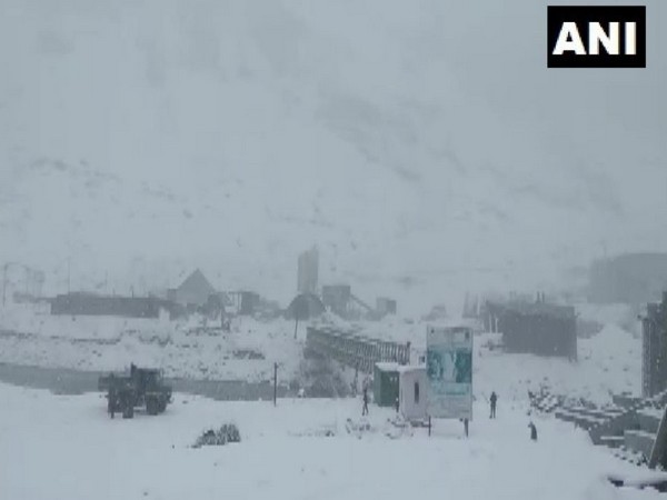 Himachal: 12 people stranded in Lahaul-Spiti due to heavy snowfall