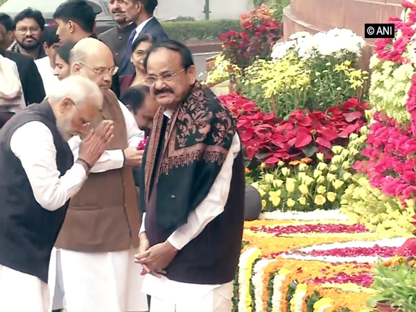 Vice President, PM pay floral tributes to those killed in 2001 Parliament attack