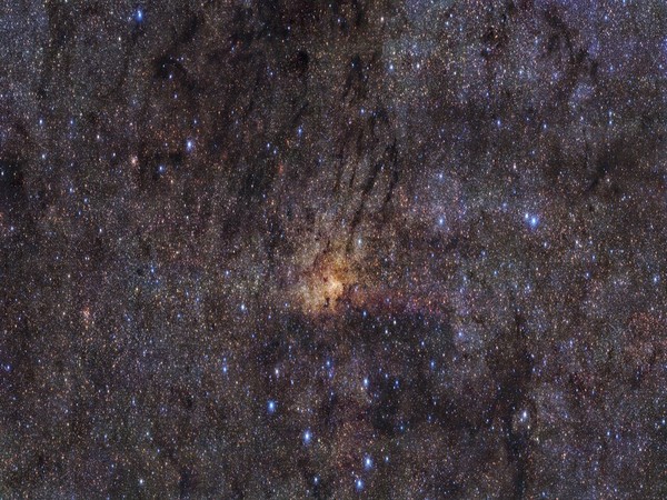 Telescope images of central region of Milky Way Galaxy reveal ancient starburst