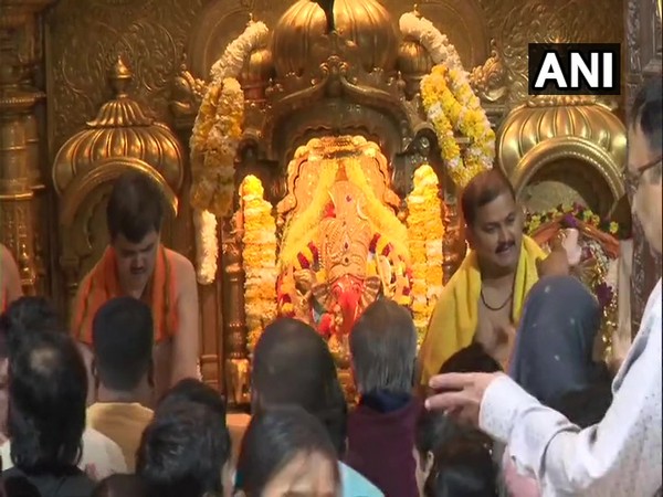 Devotees throng temples across India on New Year morning