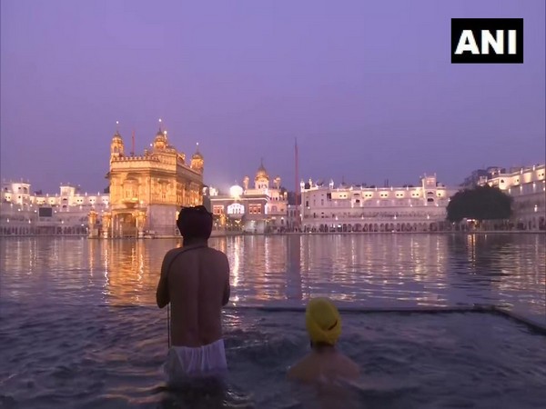 Amritsar: Devotees take holy dip in 'Sarovar' at Golden Temple on occasion of Maghi