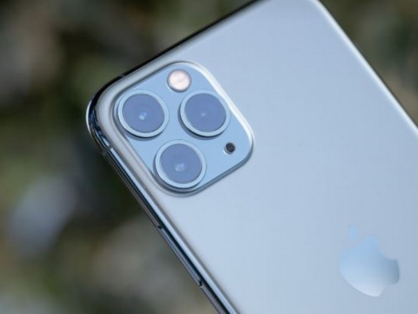 This app allows simultaneous multi-camera shooting from iPhone 11