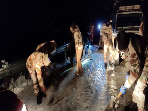 ITBP rescues 400 people stranded due to snowfall in Uttarakhand