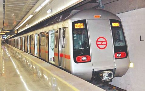 Woman jumps infront of metro train in Red line of Delhi Metro