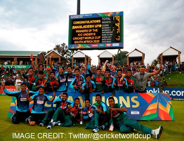 The victorious Bangladeshi players with the trophy after winning their maiden ICC U-19 Cricket World Cup title. (Image Credit: Twitter/cricketworldcup)