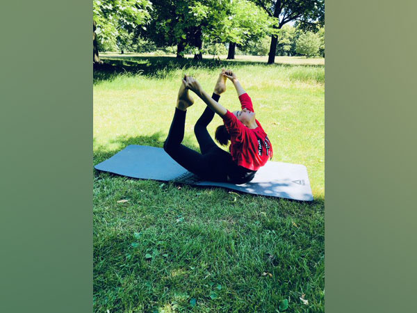 Kangana Ranaut performs Dhanurasana, talks about 'blessing' of a healthy body Kangana Ranaut performs Dhanurasana, talks about 'blessing' of a healthy body