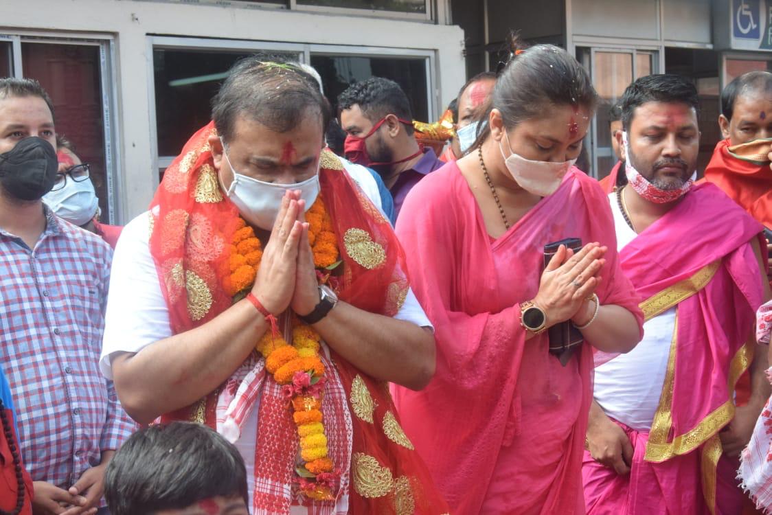 Guwahati: Himanta Biswa Sarma visits Kamakhya Devalaya ...