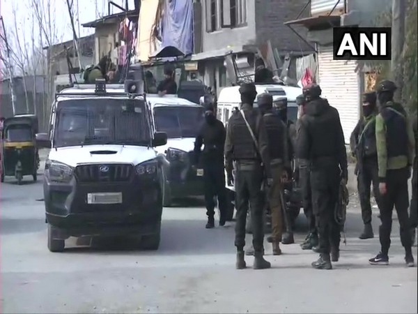 Terrorists attack joint party of Police, CRPF in Srinagar, Two injured