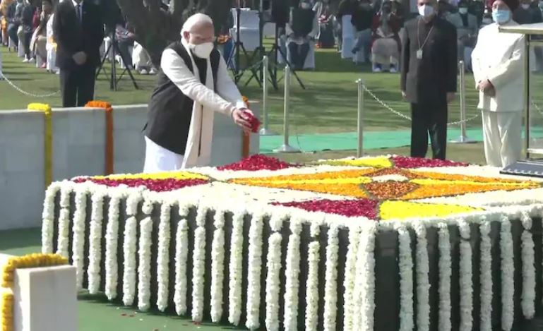 PM Modi pays floral tribute to Mahatma Gandhi at Rajghat on his death  anniversary » News Live TV » India