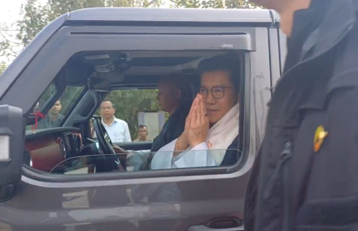 Assam: Bhutan king visits Dhubri on way back home from Bangladesh