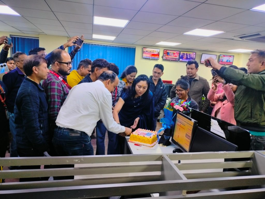 CMD of Pride East Entertainments Pvt. Ltd. Riniki Bhuyan Sharma and Chief Managing Editor of News Live Syed Zarir Hussain cutting the anniversary cake at News Live News Desk on Tuesday, Jan 21, 2025.   