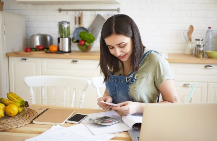 Why Women Should Use a Term Insurance Premium Calculator Before Buying Term Insurance